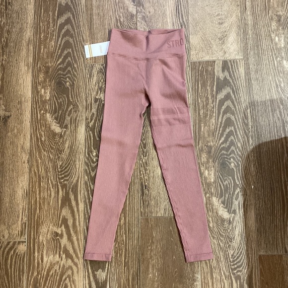 NWT Stronger Seamless Leggings Size Small color Rose *selling top separately* - Picture 8 of 10